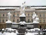 Kiev Prensesi Olga anıtı Mikhailovska meydanında bulunuyor.