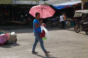Güneş açınca kadınlar şemsiyesiz sokağa çıkmıyor