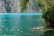 Coron Kayangan Gölü berrak sularıyla bir doğa şaheseri