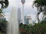 Kuala Lumpur (421 m) ile Petronas (451 m) Kuleleri