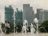 Kuala Lumpur'da şehrin her köşesinden gökdelenler izlenebiliyor.