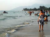 Pantai Cenang plajı kilometrelerce uzanan bembeyaz bir kumsala sahip.