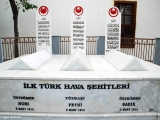 Şam\'da Fethiye\'ye ismini veren Pilot Yüzbaşı Fethi Bey\'in mezarı.