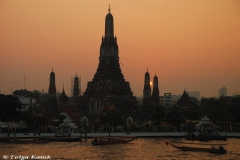 Wat Arun (Şafak Tapınağı), Bangkok muhteşem bir gün batımına sahne oluyor